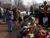 DAN NAKON SPROVODA: I danas mnogi dolaze na grob Alekseja Navaljnog