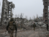 PUKLA ODBRAMBENA LINIJA: Rusi 'melju' Ukrajince, sela padaju jedno za drugim, Sirski pogubio živce i kritikovao komandante