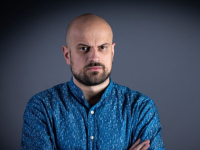 U BRAKU SU VIŠE OD PET GODINA: Vojko V pozirao sa suprugom koju inače skriva od javnosti (FOTO)