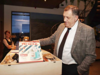 NAKON ŠTO SU ZA VIKEND ZAJEDNO POSJETILI PAMBUKOVICE: Vučić za rođendan Dodiku poklonio...