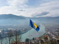ČESTITKA IZ HEROJSKOG GORAŽDA: Velika zastava Bosne i Hercegovine postavljena na najljepšem vidikovcu (FOTO)