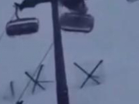 DRAMA U POZNATOM SKIJALIŠTU: Ljudi su uživali u žičarama, a onda je krenuo zastrašujući uragan... (VIDEO)