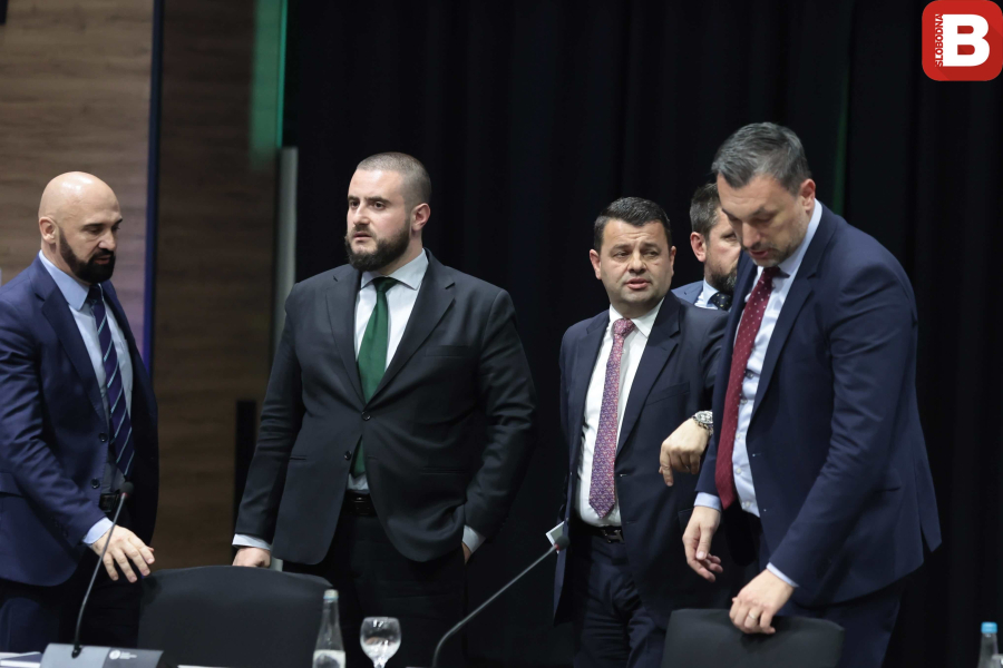 KONAKOVIĆ NE POSUSTAJE: ‘Bošnjaci se žele predstaviti vjerskom skupinom, a nikako ne političkim narodom i svako političko okupljane je i danas…’