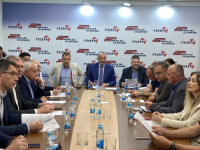 IGOR CRNADAK SE, IZGLEDA, NALJUTIO, PA 'ZABORAVIO' NA PRESS: Draško Stanivuković i zvanično kandidat PDP-a za...