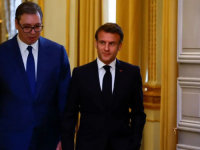MEDIJ BLIZAK KREMLJU: 'Vučić vrši političko samoubistvo, u Pariz išao da moli Macrona'