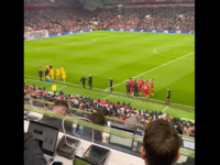 DIRLJIVA SCENA NA ANFIELDU: Sudija prekinuo utakmicu kako bi Ahmedhodžić, Salah i Konate mogli iftariti (VIDEO)