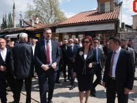 'SB' NA SKUPU: Predstavnici Bošnjaka se uoči džume okupili na Baščaršiji, pogledajte ko se sve odazvao Konakovićevom pozivu (FOTO+VIDEO)
