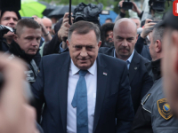 'SB' ISPRED SUDA BiH: Dodik stigao na Sud BiH, a kao i do sada tu su pristalice - Cvijanović i drugi (FOTO)