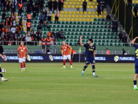 POTPUNI CIRKUS U TURSKOM FUDBALU: Fener krenuo s juniorima pa nakon minutu napustio teren (VIDEO)