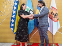 PROŠETALI GRADSKIM TRGOVIMA: Gradonačelnica Sarajeva Benjamina Karić u posjeti Prištini