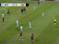 TO SE ZOVE POSVEĆENOST POSLU: Messijev tjelohranitelj usred meča uletio na teren, pa 'patosirao' navijača (VIDEO)