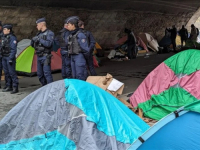 HUMANITARNI RADNICI ZABRINUTI: Policija uklanja migrante s centralnog trga u Parizu uoči Olimpijskih igara