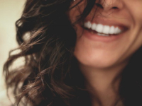 ZAŠTO JE SMIJEH LIJEK:  Psiholozi kažu da osmijeh fiziološki donosi olakšanje