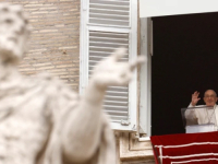 PORUKA PAFE FRANJE NA USKRSNI PONEDJELJAK: 'Neka dar mira stigne do iscrpljenih ratom i glađu'