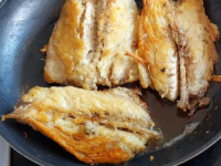 SAVJETI ZA PRŽENJE RIBE: Želite li biti sigurni da će ispasti savršena, u tavu biste trebali dodati jednu namirnicu