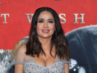 GLAMUROZNO IZDANJE: Salma Hayek na Venecijanskom bijenalu u društvu supruga plijenila pažnjom (FOTO)