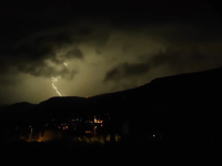 STRAHOVITO NEVRIJEME U SUSJEDSTVU: Grad tukao satima, nanosi ledenica viši od 20 centimetara (VIDEO)