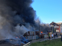 VIDI SE IZ SVIH DIJELOVA GRADA: Veliki požar na stovarištu u Srebreniku (FOTO)