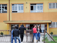 NOVI SLUČAJ VRŠNJAČKOG NASILJA: Dvije učenice se potukle ispred škole u BiH, stigla i Hitna pomoć