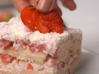 BRZO, JEDNOSTAVNO I UKUSNO: Napravite još večeras ovu tortu od grčkog jogurta bez brašna i šećera