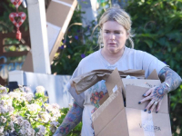 PREPOZNAJETE LI GLUMICU SA SLIKE: Bila je seks bomba 90-ih, evo kako je izgledala... (FOTO)