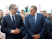 DRAMATIČAN APEL MEĐUNARODNOG P.E.N. CENTRA: 'Balkanu prijeti novi rat! Beogradski režim se naoružava!'