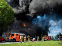 BUKTI POŽAR U VELIKOJ FABRICI PUNOJ HEMIKALIJA: Na licu mjesta 170 vatrogasaca (VIDEO)