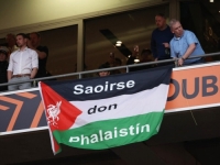 ZASTAVA PALESTINE U DUBLINU PRIVUKLA PAŽNJU FOTOREPORTERA: Na finalu Evropa lige poruka na