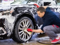 OVO NIJE 'PO DŽEPU' VEĆ SITUACIJA ZA DIZANJE KREDITA: Ako perete auto u dvorištu kuće u Njemačkoj kazna može...