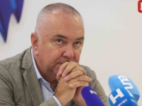 ALMIR BEČAREVIĆ, DOK NIJE ZABORAVIO: 'Svim narodima i narodnostima želim sretan HDZ otisak ili utisak, te da nas...'