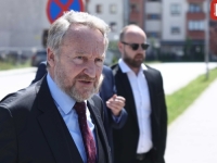 'SB' NA LICU MJESTA: Bakir Izetbegović stigao na saslušanje u zgradu SIPA-e (FOTO)