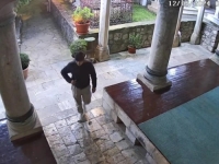 BESRAMNI ATACI U MOSTARU: Na meti vandala mostarske džamije, i pored videonadzora policija 'ne može ništa'