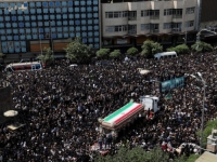ISPRAĆAJ IRANSKOG PREDSJEDNIKA: Desetine hiljada ljudi na Raisijevoj pogrebnoj povorci u Teheranu