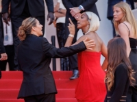 OKRŠAJ NA CRVENOM TEPIHU U CANNESU: Slavna pjevačica posvađala se s članicom obezbjeđenja
