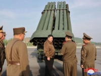 JAČANJE ARSENALA ILI POMOĆ ZA RUSE: Kim Jong Un nadgledao probno ispaljivanje iz višecjevnog raketnog sistema