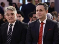 OGLASILI SE IZ KLUBA DF-a U PARLAMENTU FBIH: 'Zastupnici Trojke moraju poslušati Komšića i Bećirovića, a ne Čovića i Dodika'