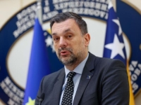 KONAKOVIĆ TRAŽI ODGOVORE OD VARHELYIJA: 'Od čega to Vučić, Dodik, i Vi branite srpski narod, pitam čije ste...'