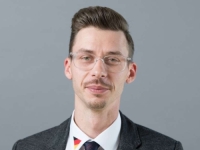 DESNIČARSKI POLITIČAR NAPADNUT U NJEMAČKOJ: Napadač ga udario u supermarketu pa nastavio kupovati