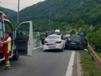 TEŽAK UDES KOD ZENICE: Jedna osoba povrijeđena u sudaru dva automobila i kamiona