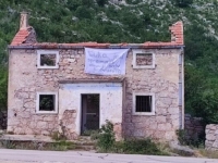 NA RAZRUŠENOJ MODRIĆEVOJ KUĆI OSVANULA ZANIMLJIVA PORUKA: Neko se šalio?
