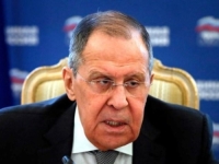 SERGEJ LAVROV KAO DA PRIČA S KOMŠIJAMA, ISPRED KUĆE: 'Ukoliko žele da riješe sukob na ratištu, biće na ratištu'