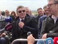 VUČIĆ, DODIK, PIKSI... ZAGLAVILI SE U BLATU: Autobus je stao baš kad je Aca-stručnjak za sve i svašta 'objašnjavao'...
