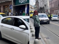U TITOVOJ ULICI U SARAJEVU: Vozilo je, pod još nerazjašnjenim okolnostima, udarilo pješakinju