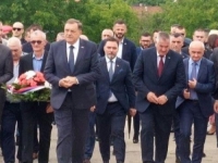 BESRAMNI NEGATOR GENOCIDA I BLIZU NIŠANA PROVOCIRA ŽRTVE: Priča da je ubijeno 8.300 pripadnika bošnjačkog naroda je potpuna laž