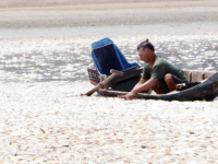 STRAVIČNI PRIZORI IZ VIJETNAMA: Uginulo čak 200 tona ribe, ljudi padaju u nesvijest od smrada (VIDEO)