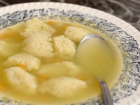 IDEALNA ZA VIKEND: Bistra pileća supa s razlogom je svevremenski klasik, jednostavna je za pripremu...