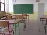 NI ŠKOLA NIJE ŠTO JE NEKADA BILA: Nastavnica u Srbiji zamolila učenika da se prikladno obuče, otac policajac je izvrijeđao