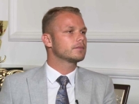 STANIVUKOVIĆ NIJE ISPUNIO OBEĆANJE O ŽENIDBI, PA NAJAVIO NOVO: 'Ženim onu koja mi donese najviše sigurnih glasova' (VIDEO)