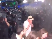 HAOS NA ISTOKU EUROPE: Masovne demonstracije protiv 'ruskog zakona' kojeg uvodi i Dodik, policija uzvratila pendrecima i suzavcem...