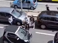 SUKOB U ULICI DOMOVINSKOG RATA: Nakon naguravanja izbila opšta tuča (VIDEO)